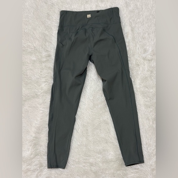 Vuori women Charcoal Leggings - Picture 2 of 10